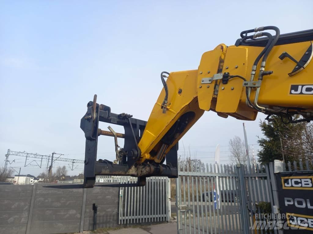 JCB 535-125 伸縮臂操作車