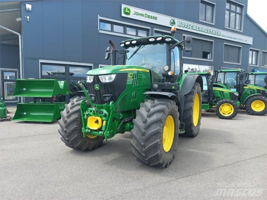 John Deere 6215R 曳引機