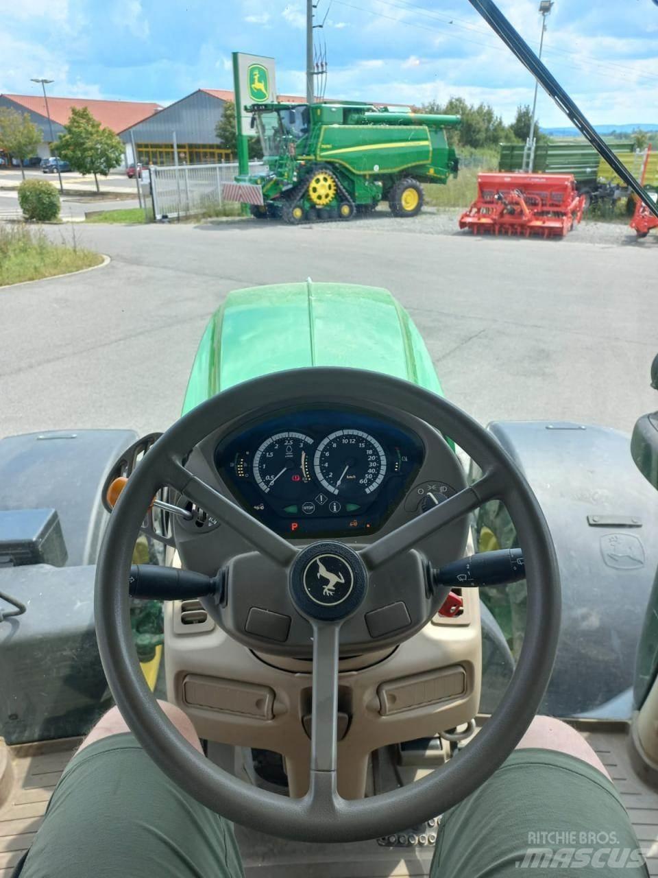 John Deere 6215R 曳引機