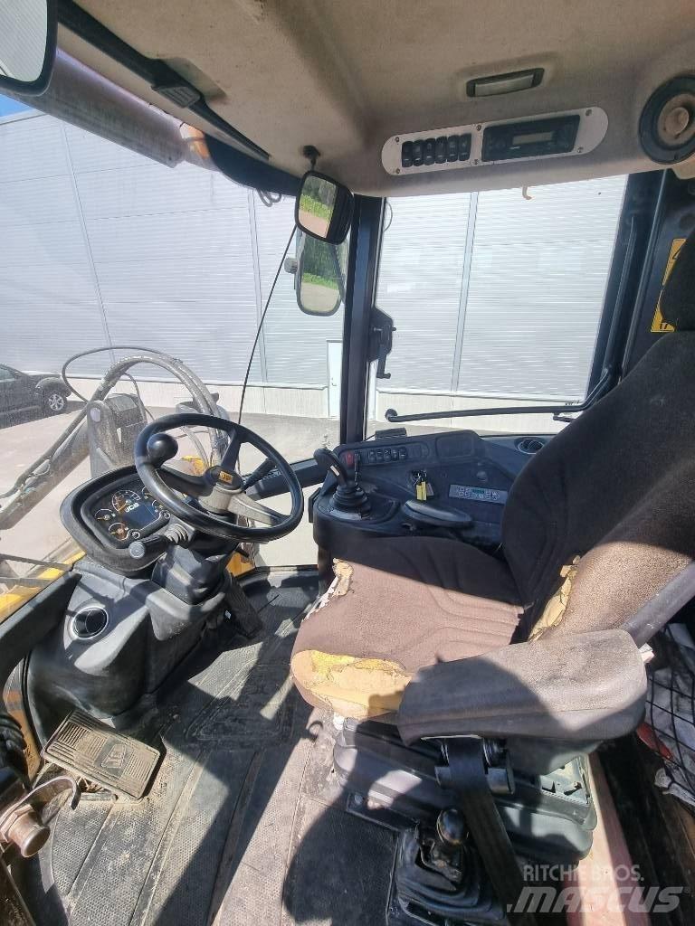 JCB 427 輪胎式裝載機