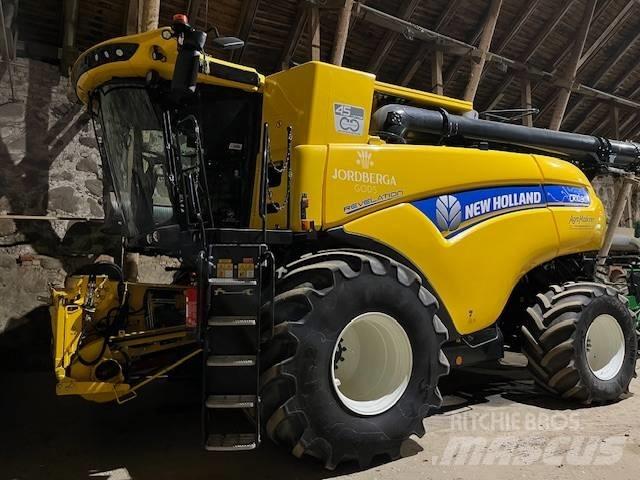New Holland CR10.90 聯合收穫機