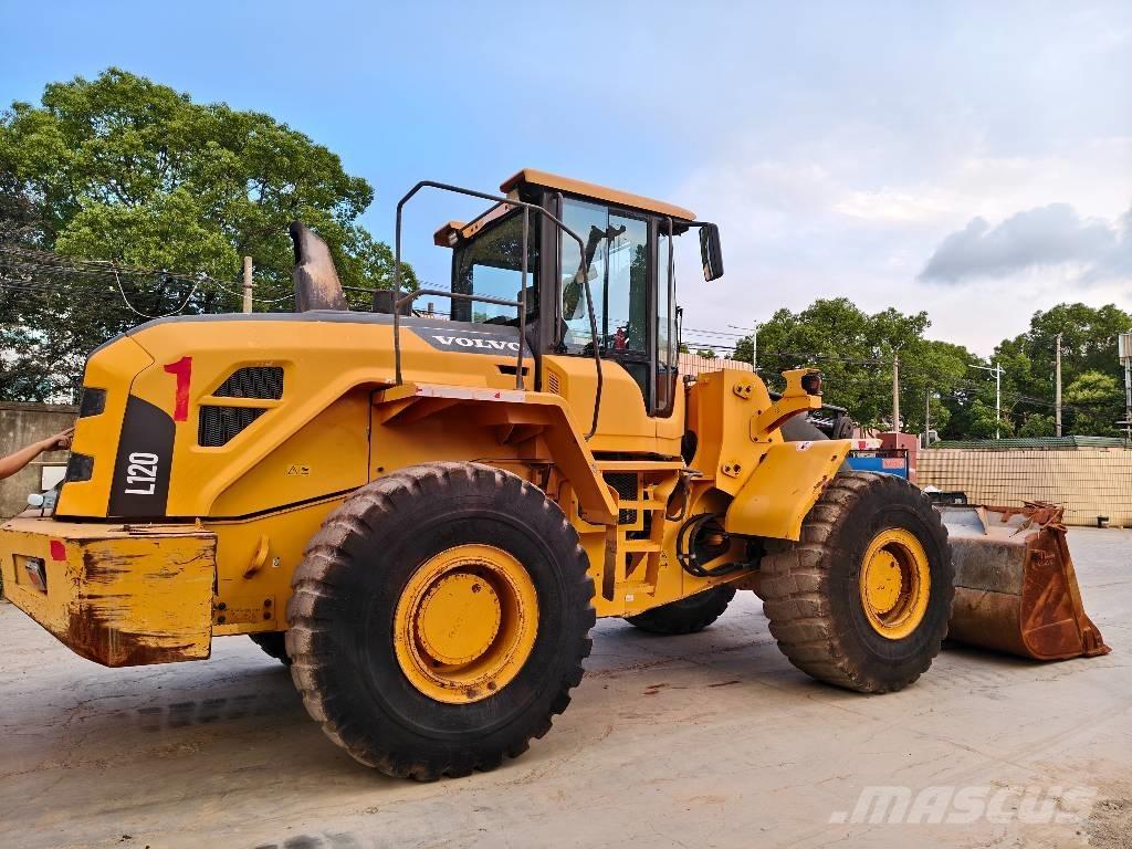 Volvo L 120 輪胎式裝載機