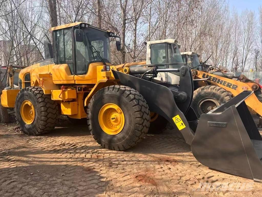 Volvo L 120 輪胎式裝載機
