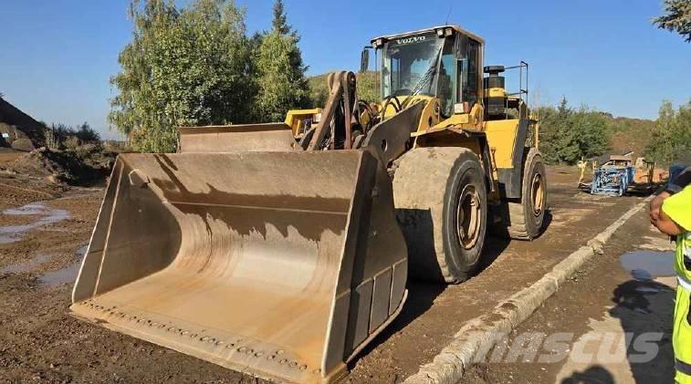 Volvo L 220 F 輪胎式裝載機