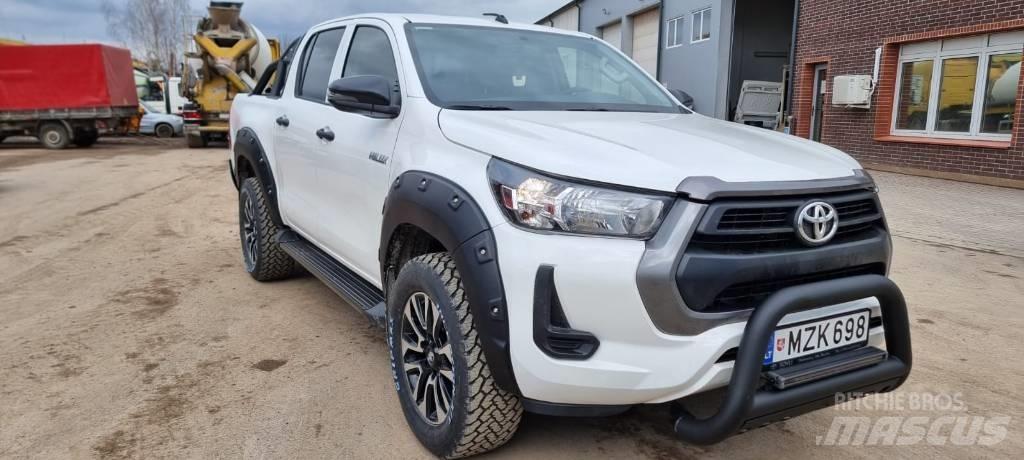 Toyota Hilux 皮卡.傳統半斗卡車/側卸板