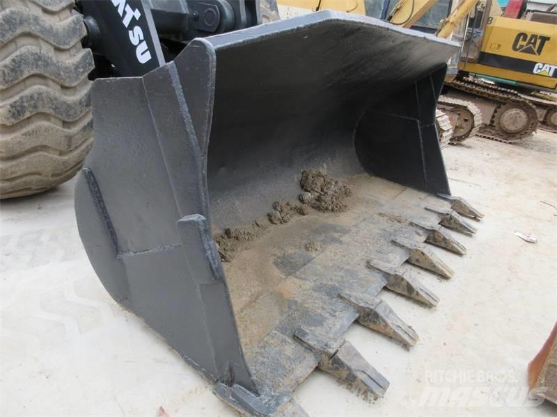 Komatsu WA 380 輪胎式裝載機