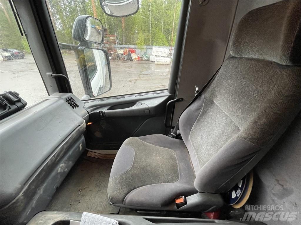 Scania 94 D 260 貨箱式卡車