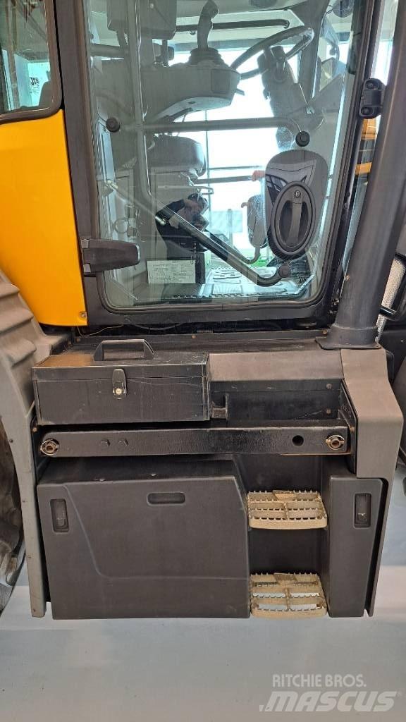 JCB Fastrac 4220 曳引機