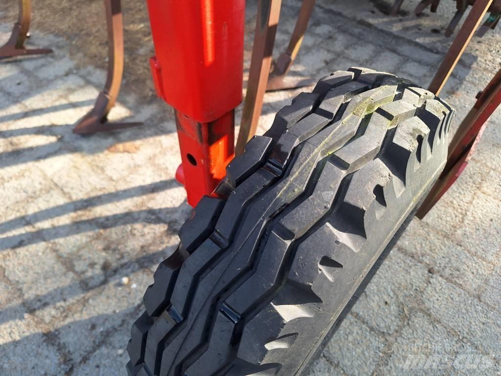 Kverneland STF 300 中耕管理機
