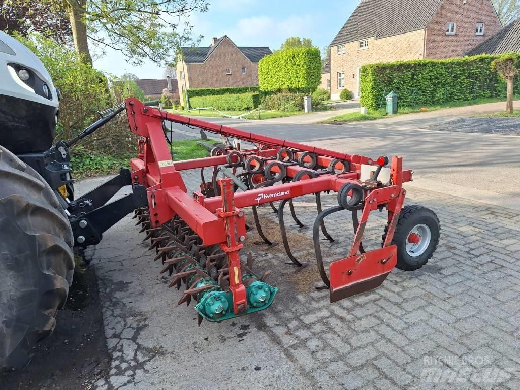 Kverneland STF 300 中耕管理機