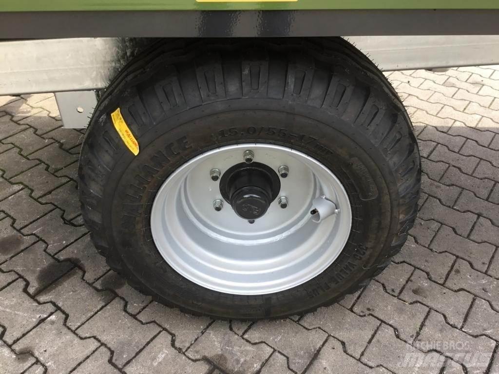 Fliegl EDK 50 FOX 草捆拖車
