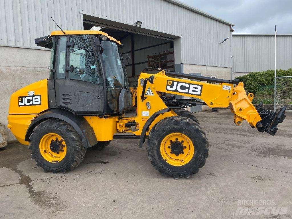 JCB TM 220 農業用伸縮臂裝載機