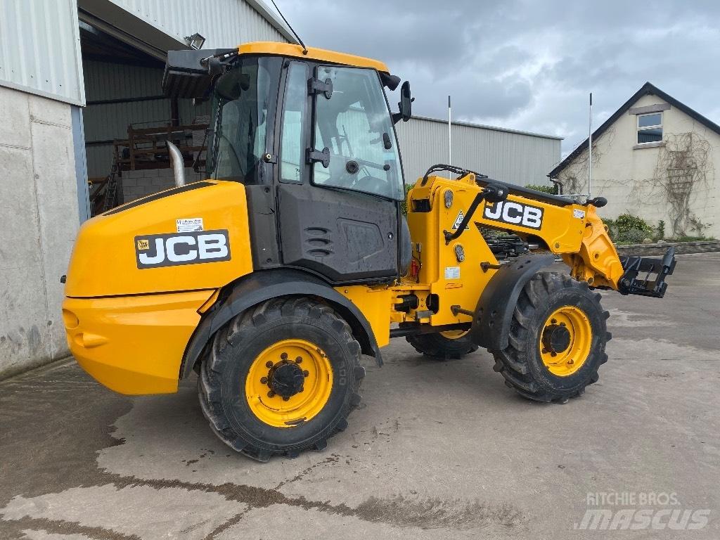 JCB TM 220 農業用伸縮臂裝載機