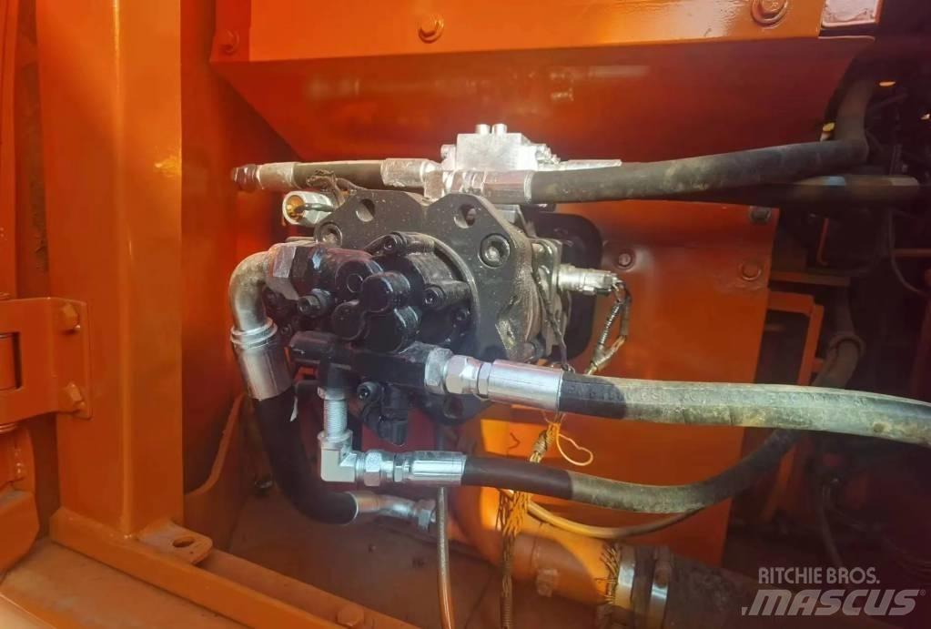 Doosan DX 140 LC 履帶式 挖土機/掘鑿機/挖掘機