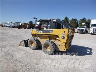 John Deere 325 滑移轉向裝載機