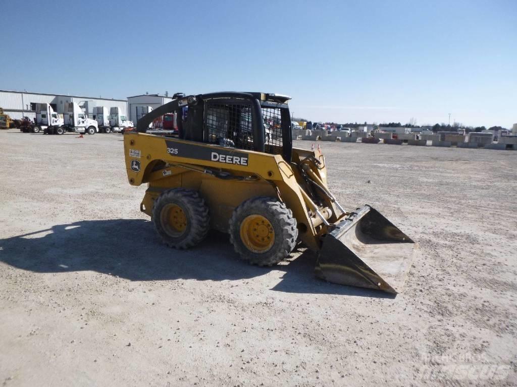 John Deere 325 滑移轉向裝載機