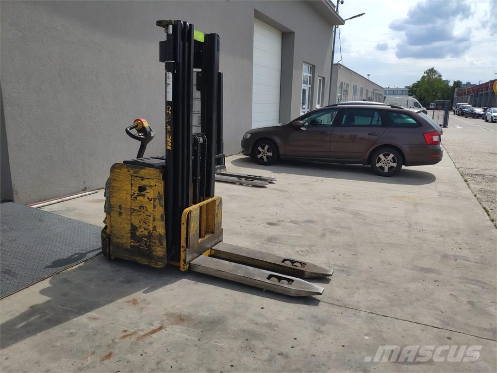 Yale MS16 AC 自走式堆積機