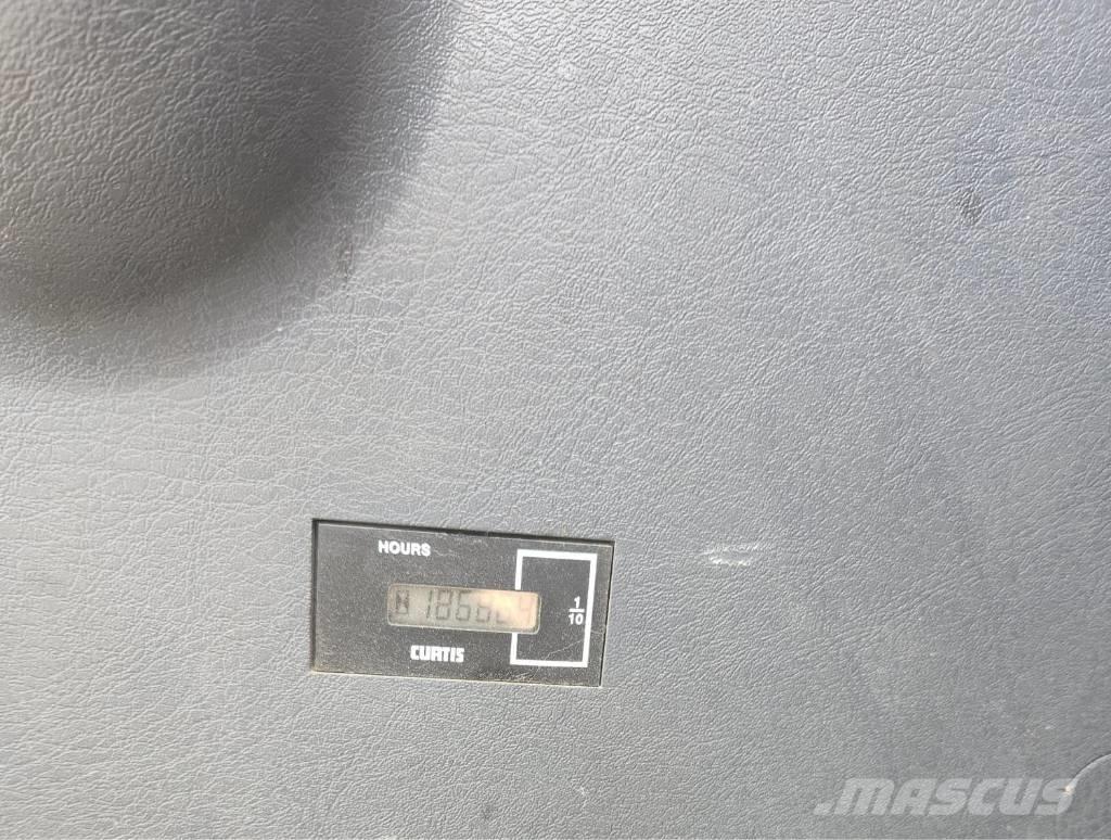 Hyundai Robex 300 LC 履帶式 挖土機/掘鑿機/挖掘機