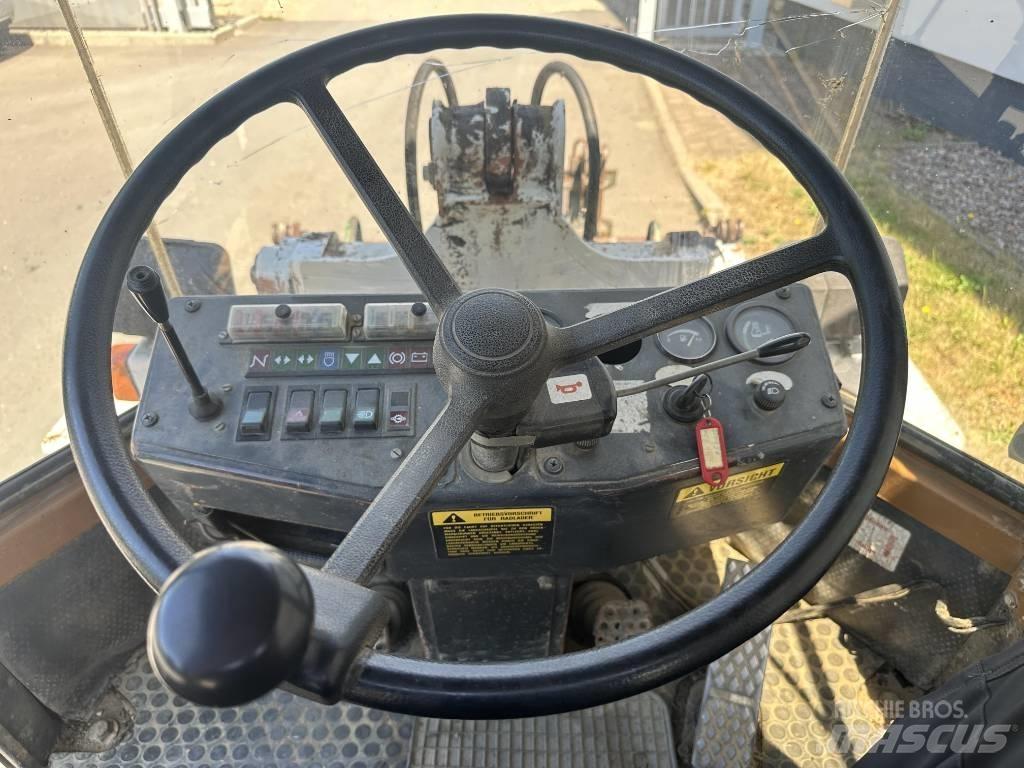 Schaeff SKL 832 輪胎式裝載機
