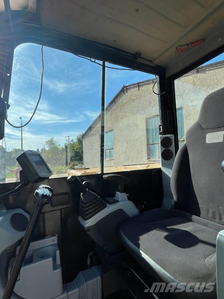 CAT 305.5 E 2 小型挖土機/掘鑿機<7t(小型挖掘機)