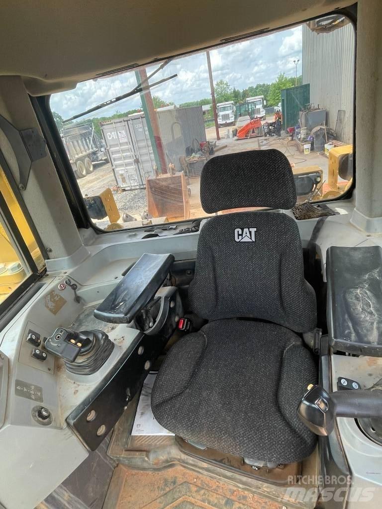 CAT D 8 T 履帶推土機
