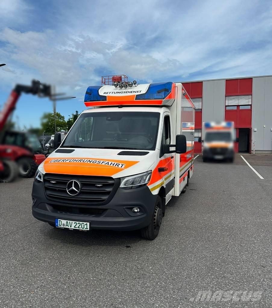 Mercedes-Benz 100 D 救護車