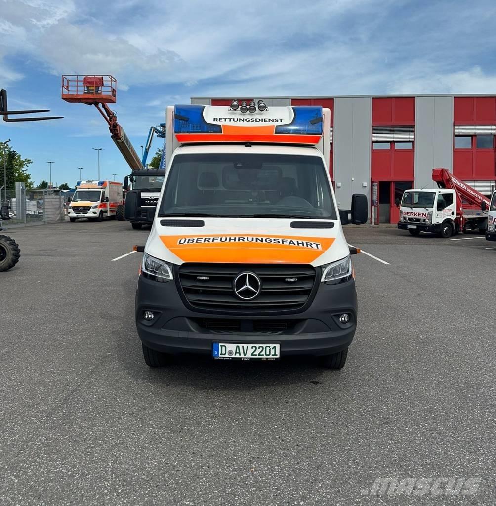Mercedes-Benz 100 D 救護車