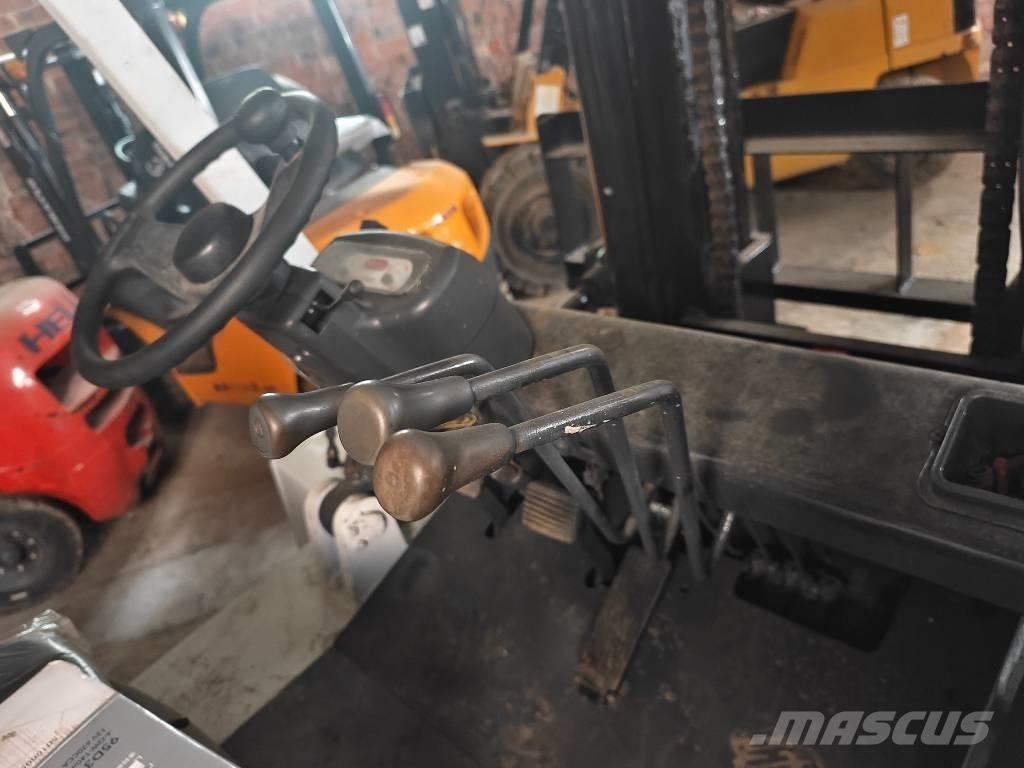 TCM FD 70 Z8 柴油卡車