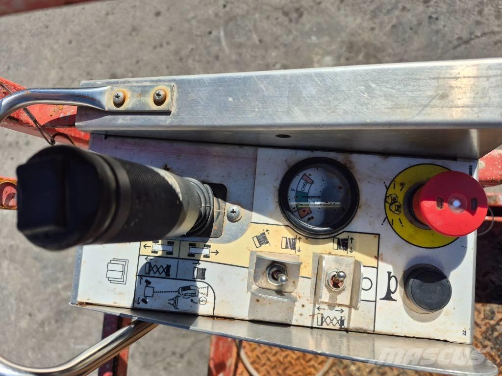 SkyJack SJ III 4632 剪式升降機