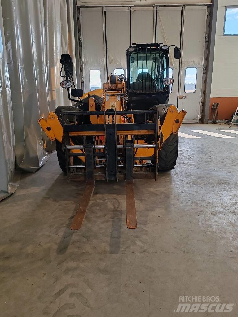 JCB 535-125 Hiviz 伸縮臂操作車