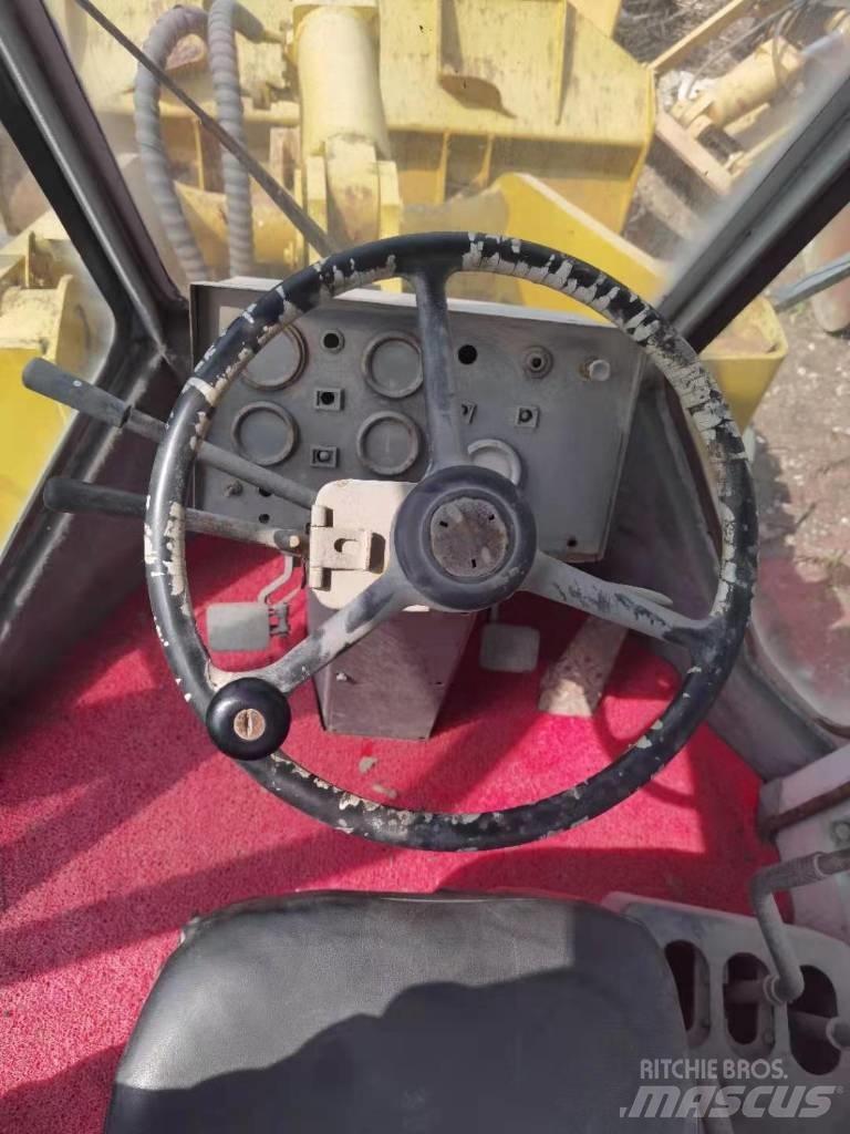 Komatsu WA 300 輪胎式裝載機