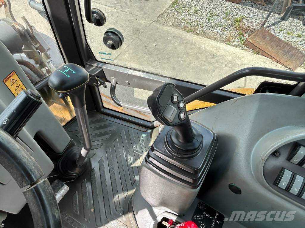 Volvo BL 71 反鏟裝載機
