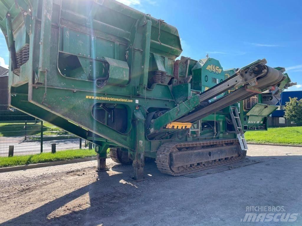 McCloskey J45 移動式壓碎機