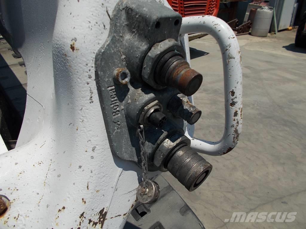 Bobcat T76 滑移轉向裝載機