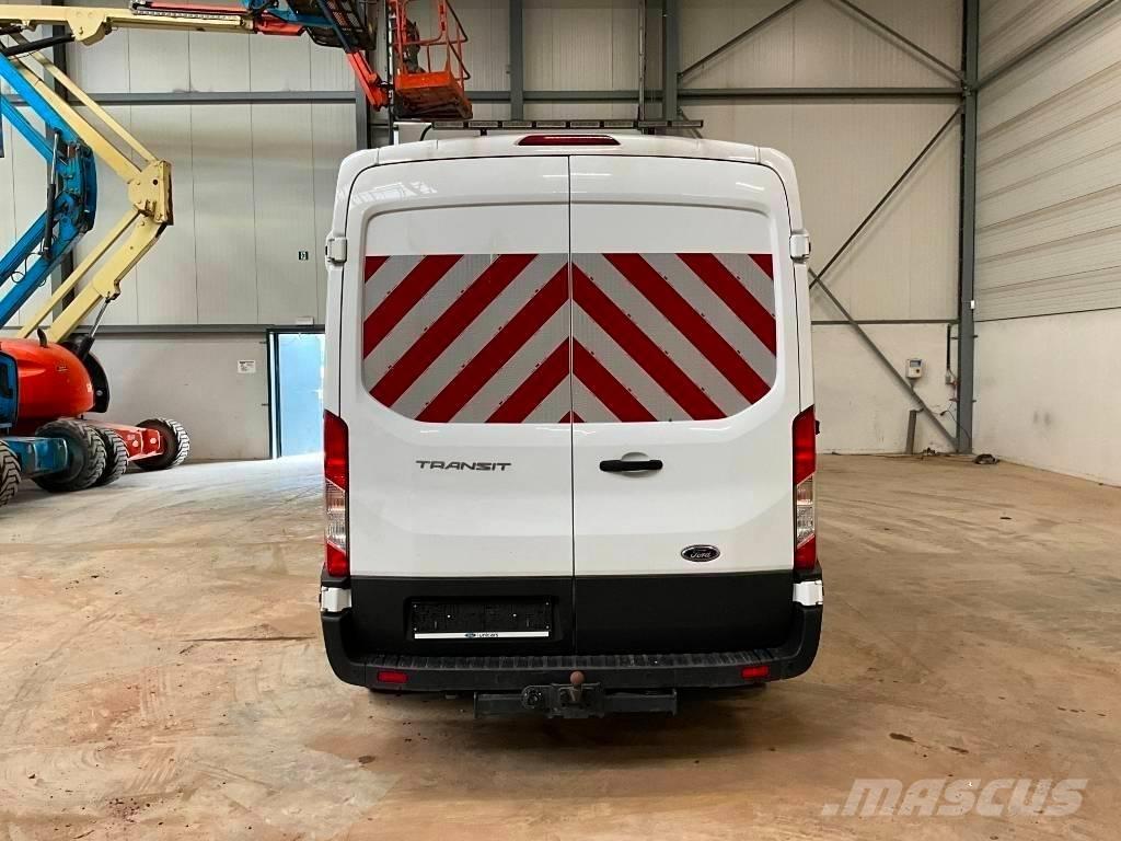 Ford transit 廂式貨物運輸車