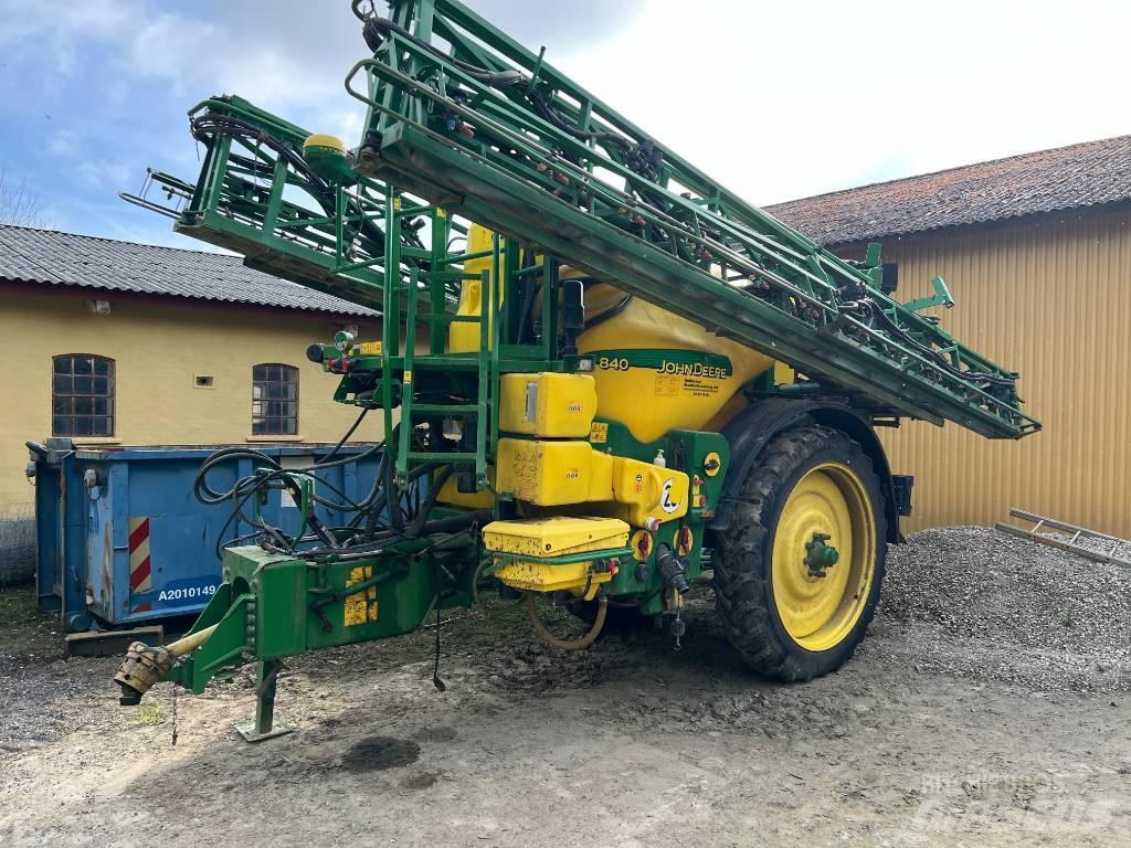 John Deere 840 牽引式噴霧機