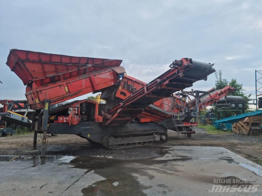 Terex Finlay 883+ 移動式篩選機