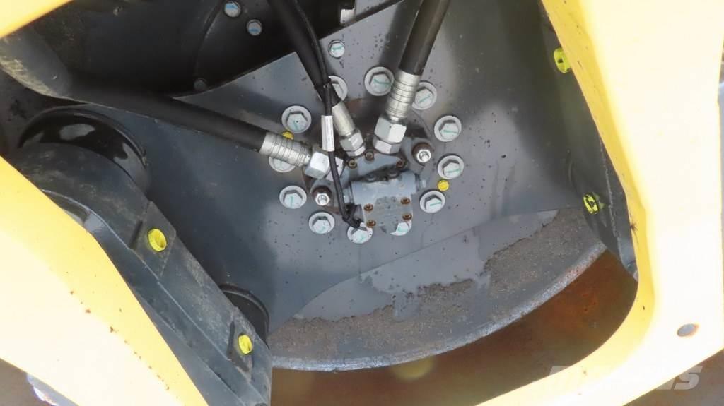 Bomag BW151 AD-5 雙輪滾壓機