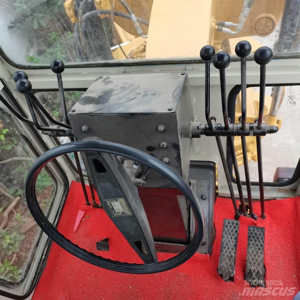 CAT 140 K 平土機
