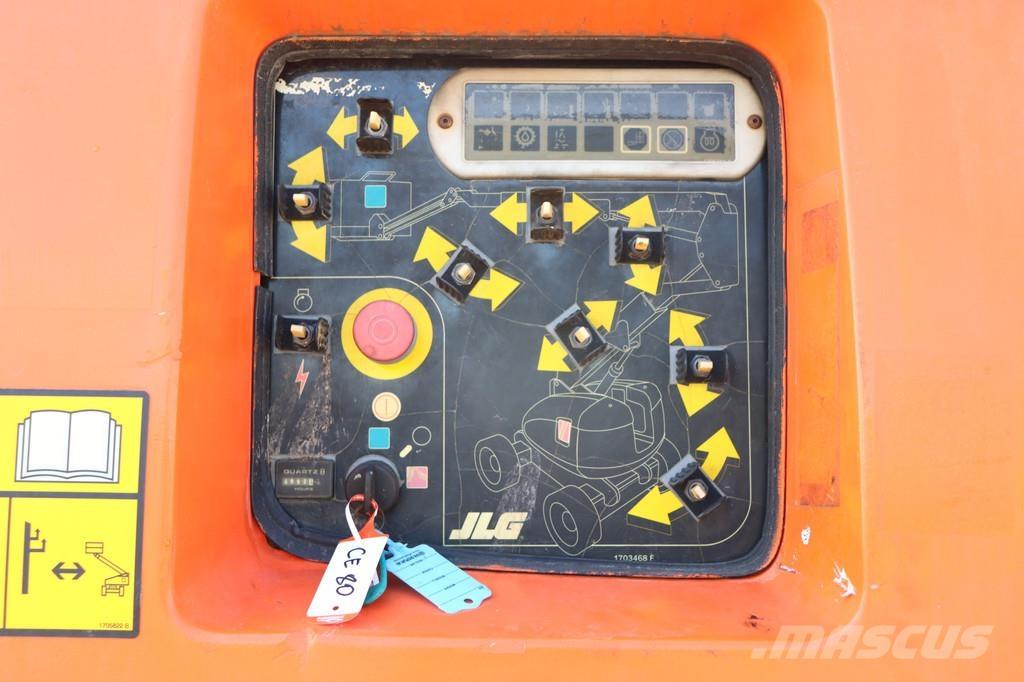 JLG 800AJ 曲臂高空作業車