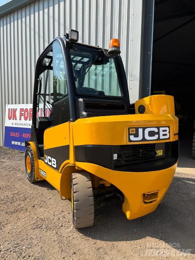 JCB TLT 30 D 伸縮臂操作車