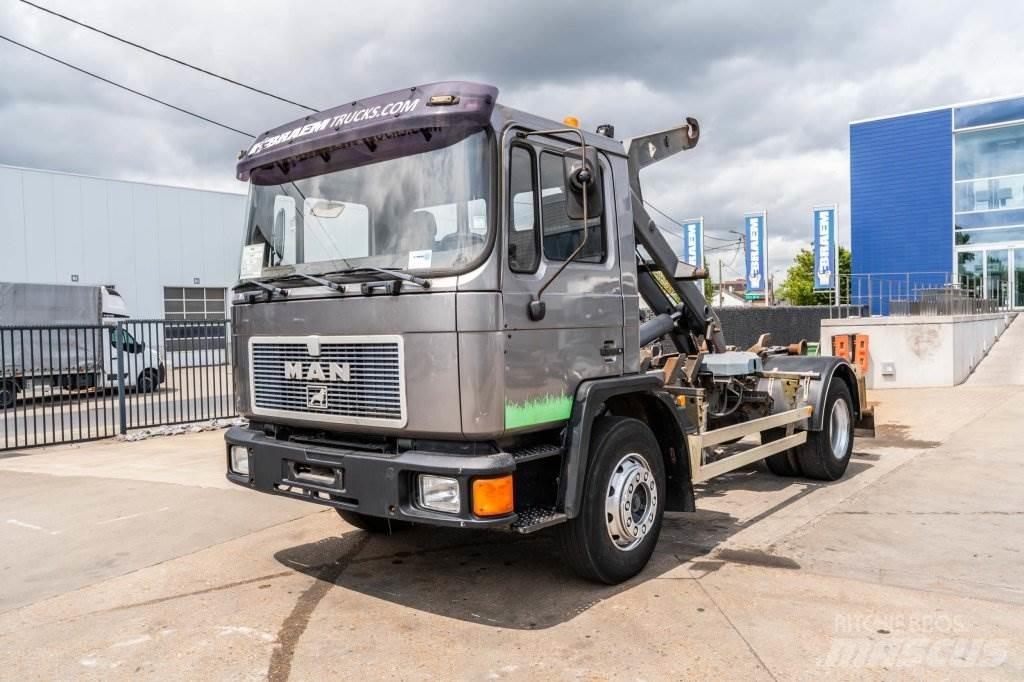MAN 18.222 F 吊鉤式起重車