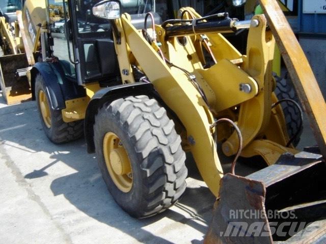 CAT 906 M 輪胎式裝載機