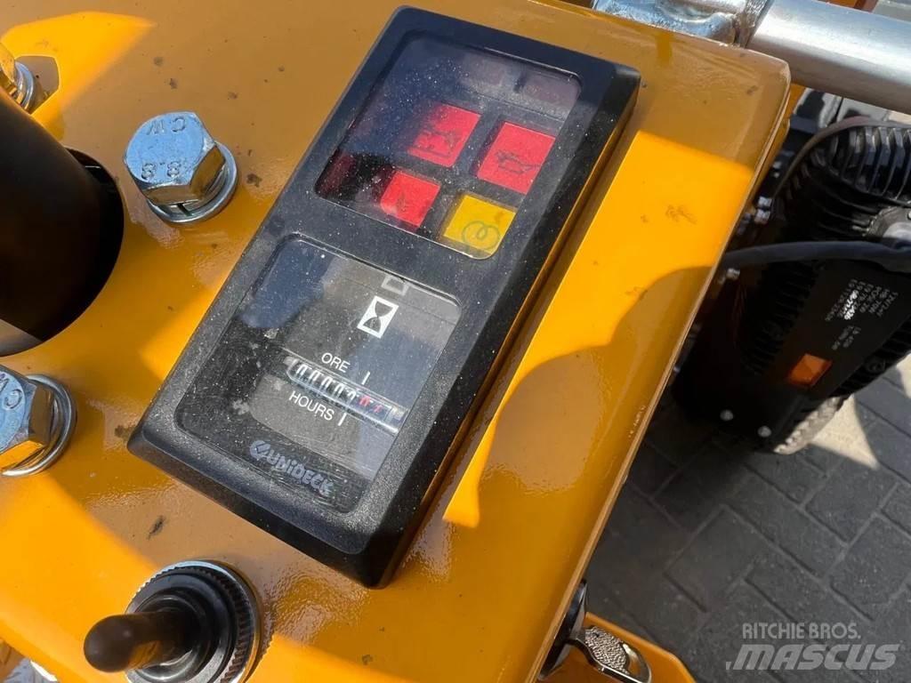 Knikmops KM85 輪胎式裝載機