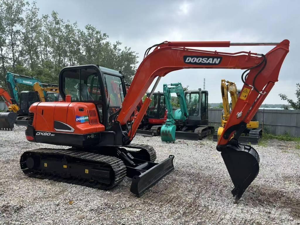 Doosan DX 60 小型挖土機/掘鑿機<7t(小型挖掘機)