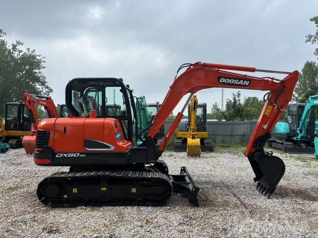 Doosan DX 60 小型挖土機/掘鑿機<7t(小型挖掘機)