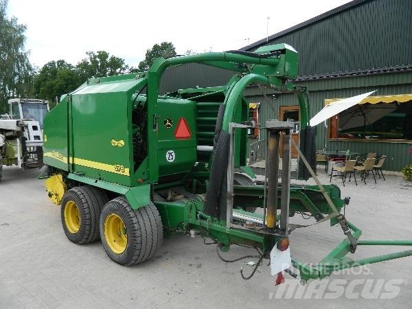 John Deere 678 圓型牧草打包機