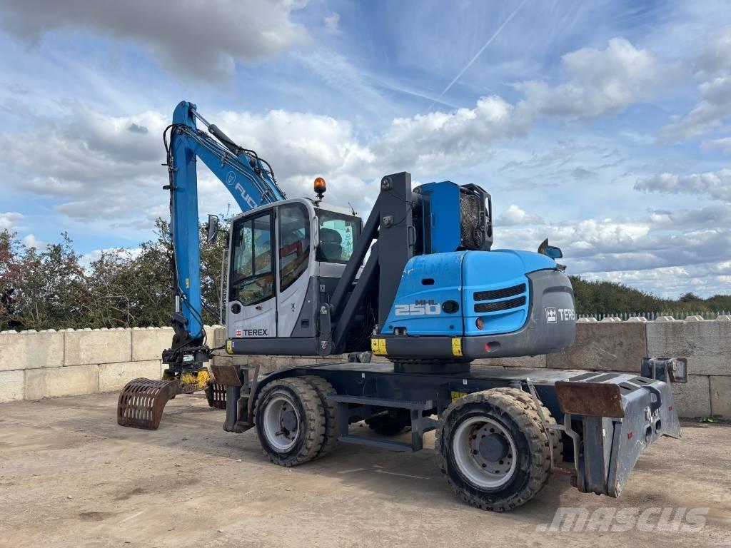 Fuchs MHL 250 廢棄物/工業用操作車