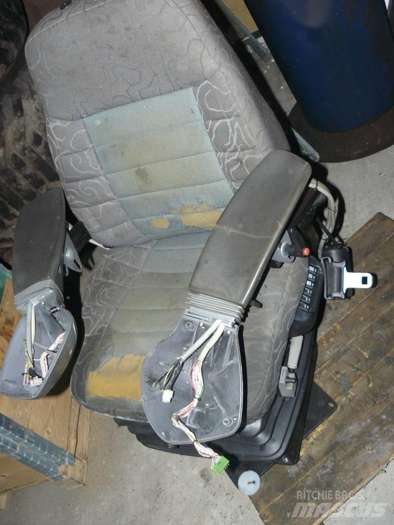 Timberjack 1070D 駕駛室與內部