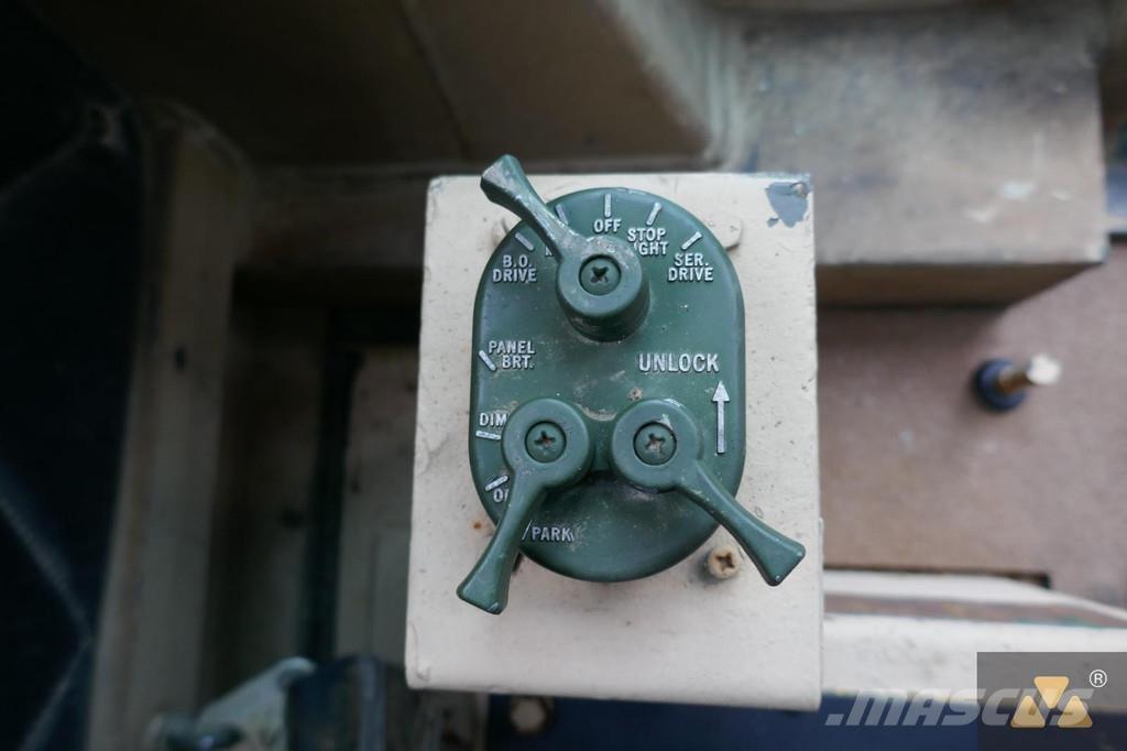 CAT 130G Ex-army 平土機